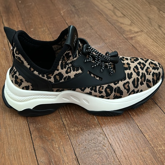 Steve Madden leopard print sneakers - Picture 6 of 8